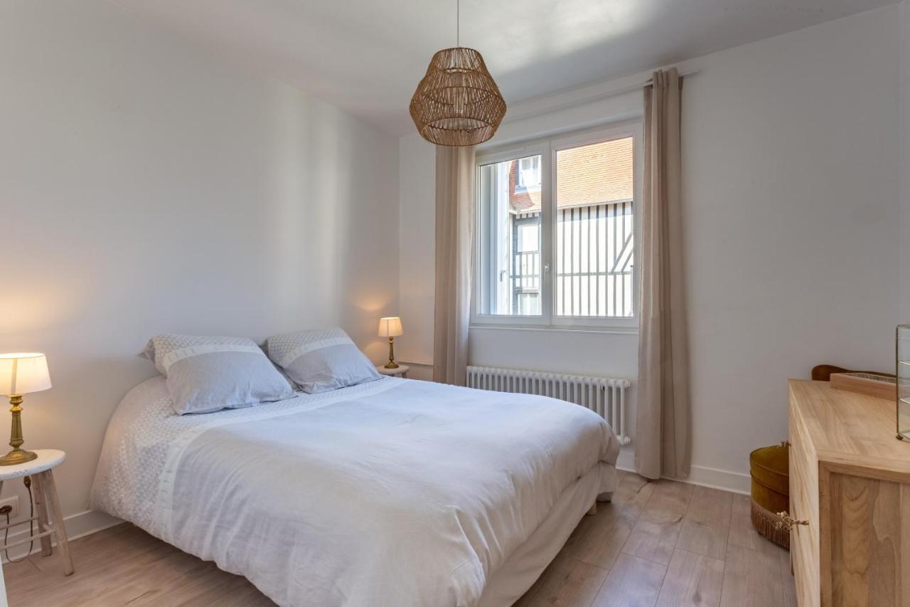 Le Carrousel - Appartement Avec Studio Attenant Довиль Экстерьер фото