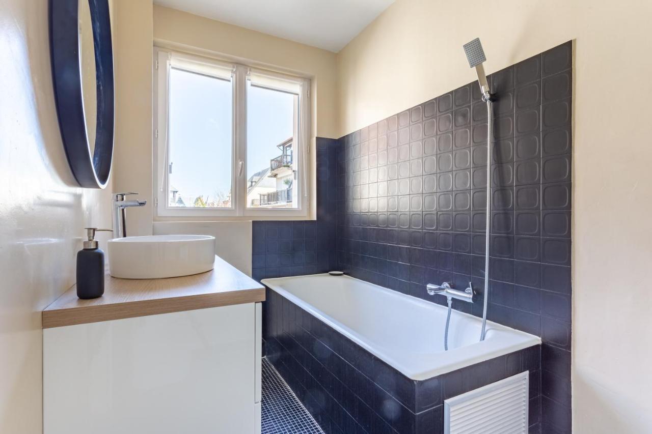 Le Carrousel - Appartement Avec Studio Attenant Довиль Экстерьер фото